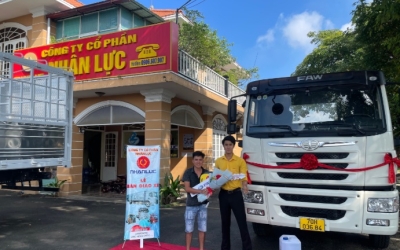BÀN GIAO ĐẦU KÉO FAW 1 CẦU 260 HP VÀ SOMIROMOOC CIMC 2 TRỤC 40 FIT CHO ANH KHÁCH Ở TÂY NINH